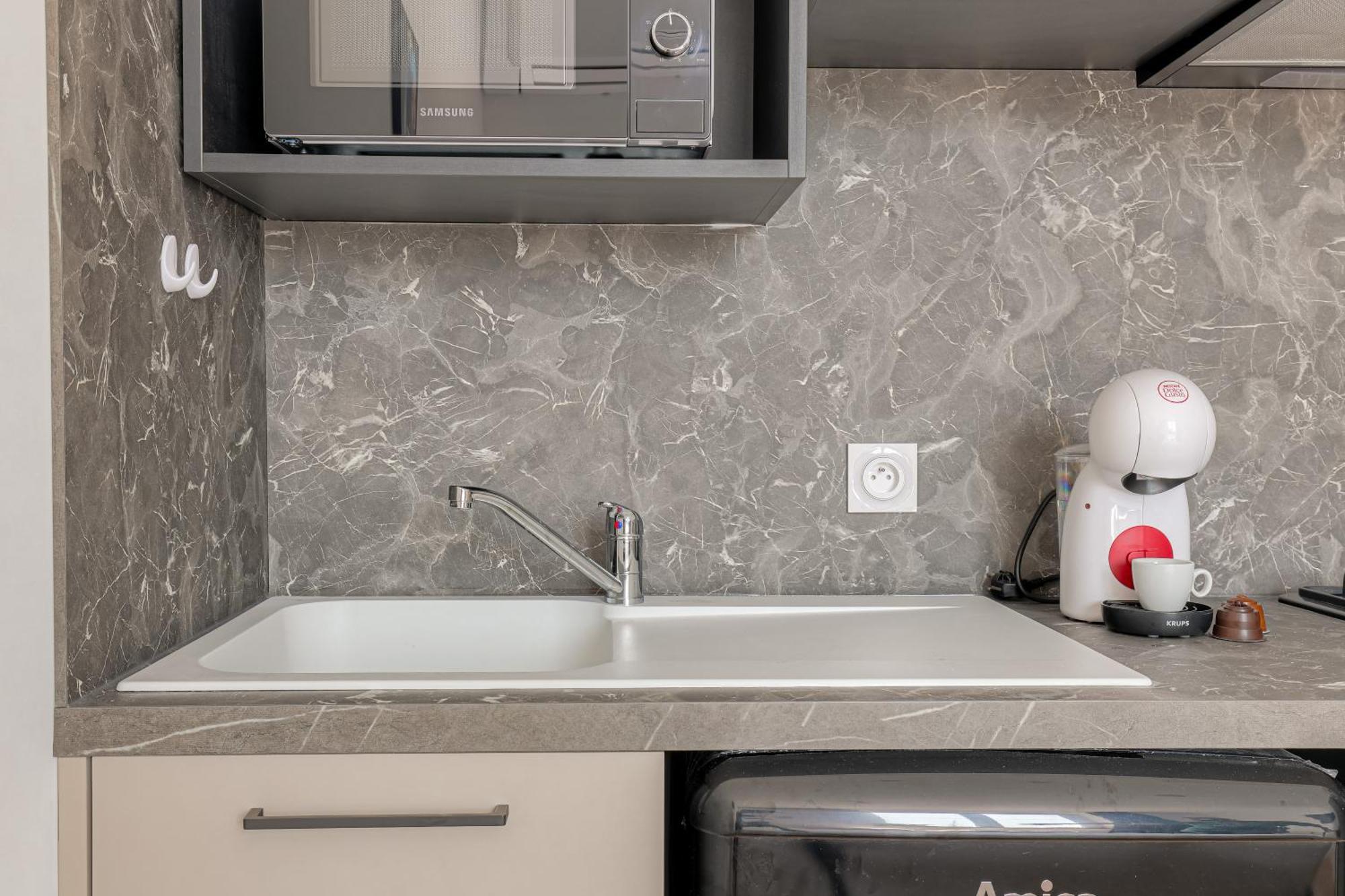 Le Berlin - Les Appartements De L'Olivier Loyettes ภายนอก รูปภาพ